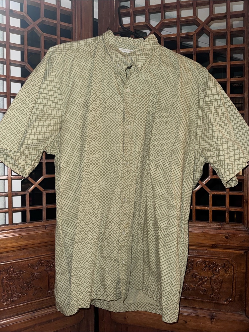 Manaola Hawaii Men's Short-Sleeve Button-Down in Light Olive